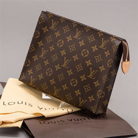 louis vuitton toiletry pouch 26 real vs fake|louis vuitton toiletry hard case.